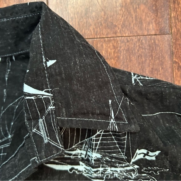 Cooke Street Honolulu Men’s Reverse Shirt, Black w/ Blue Sailboats, Size Large - Picture 4 of 14